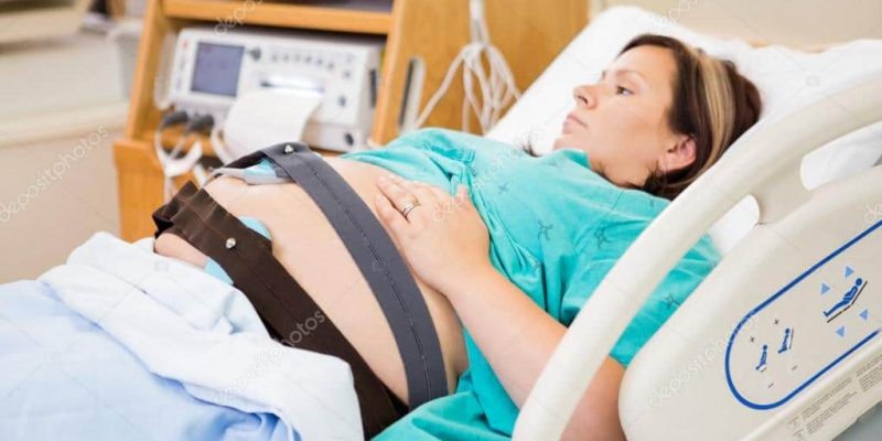 depositphotos_36149755-stock-photo-birthing-woman-with-electronic-fetal